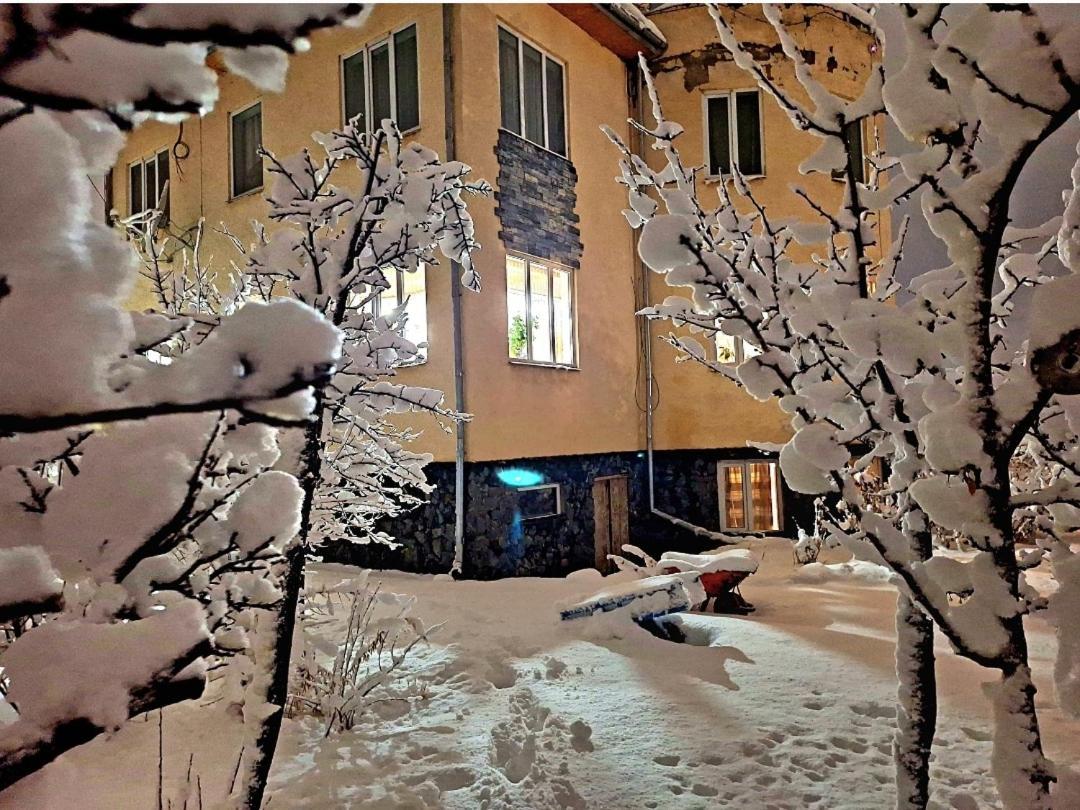 Отель Riverside Каракол Экстерьер фото